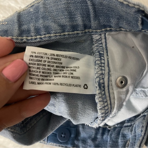 🛍3/$12🛍Cat & Jack Toddler Girls' Lace Hem Jean Shorts -Light Wash in Size 3T - Picture 9 of 9